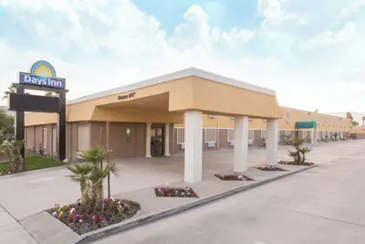 Image de Indio is Incredible! - Day Inn By Wyndham - 2 Queen Bed room for Coachella