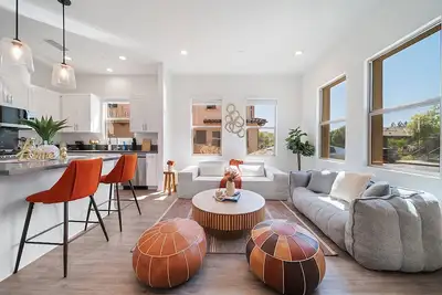 Image de Jie’s Walnut Bloom|Stylish 3b2. 5b Residence
