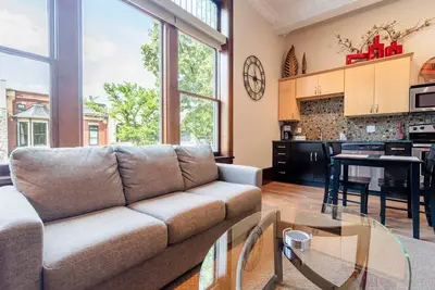Image de Modern Condo in Downtown Holland: The Macatawa