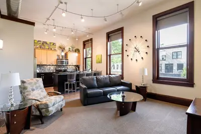 Image de Modern Condo in Downtown Holland: The Michigan