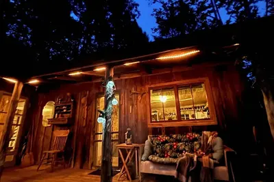 Image de Authentic Appalachian 200yr old Farmhouse River Cabin in Pittman Center.