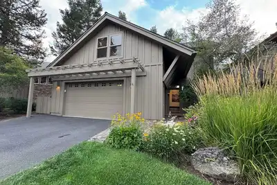 Image de Family Friendly Fremont Crossing Home, 3 Kings, Bunk Room, Hot Tub, Sharc Passes