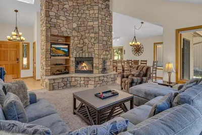 15 Lassen - Charming, Hot Tub, Sharc, A/C