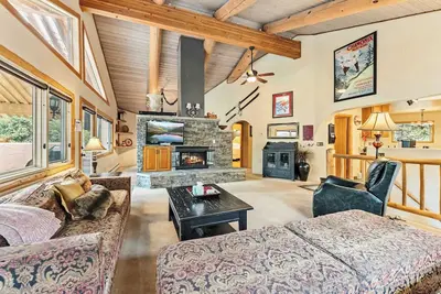 Image de Central Vail Stay | Cozy Interior + Deck Views