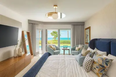 Image de Beachfront condo - 3 Br w/ Private Pool + Airport transportation & Concierge!