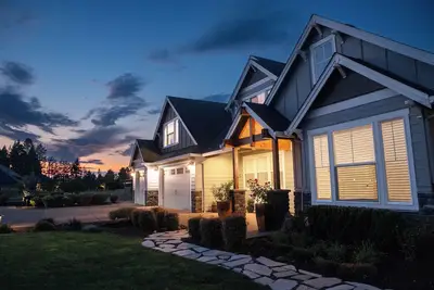 Image de 30min Portland/65min Cannon Beach/2. 5 acres/5bd/View! -Fire Pit-Patio-Play set!