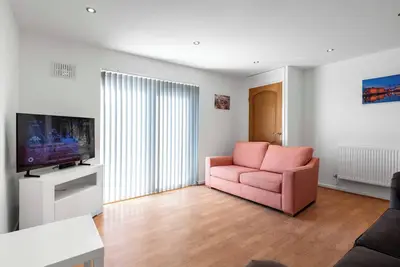 Image de 3 Bed Home Near Anfield-Perfect for Football Fans