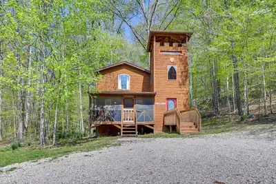 Image de Unique Castle Cabin Near Patoka!