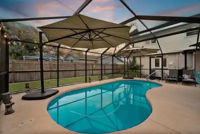 Image de Pool, Putting Green, Outdoor Oasis, 3Mi to Beach