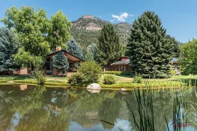 Single Level, Monthly Rental, Pond out Back!