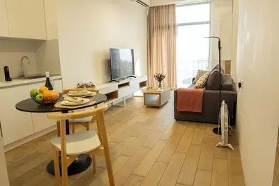Stylish Central Studio, Large Balcony, New Build