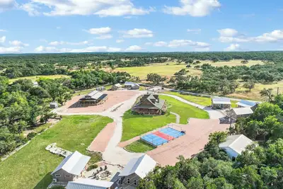 RusTx Ranch | Sleeps up to 51!