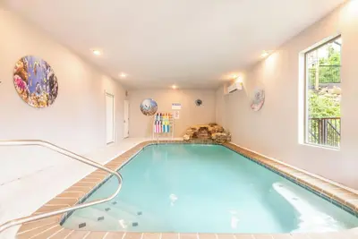Image de Pet-friendly 5bd Lodge w/ Pool! Hot Tub + Theater!