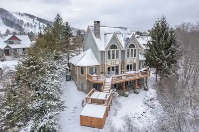 Image de Lakefront Luxury Chalet w/ Hot Tub & Dock