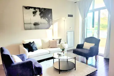Image de Executive Spacious Ravine Living with Pool Gym & Free Parking