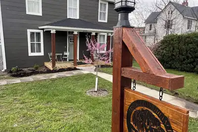 Image de Charming 2br Top-Floor Suite Renovated 1870 Home Porch, Fire Pit, Full Amenities