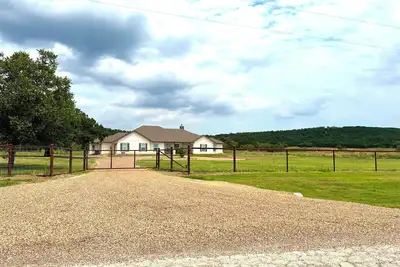 Image de Indian Mountain Retreat! 4-bedroom ranch retreat. Events / couples get away!