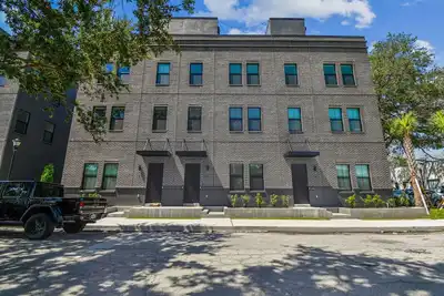 Image de Modern Ybor City Townhouse with Rooftop Views