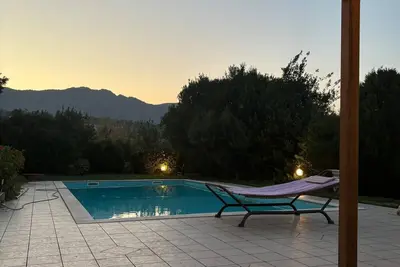 Image de Villa surrounded by greenery nestled on the hillside