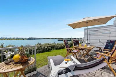 Image de The stylish first floor apartment \"Pamir\" at OstseeResort Olpenitz is just 10 meters from the water.