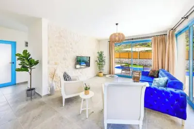 Image de Villa with a pool and a jacuzzi in bohemian style