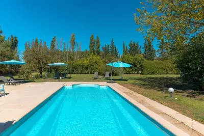 Gîte 'Domaine Plan Des Devens Tendresse' avec piscine partagée, Wi-Fi et climatisation