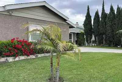 Image de Spacious 4-bedroom house in tranquil Downey with Ac