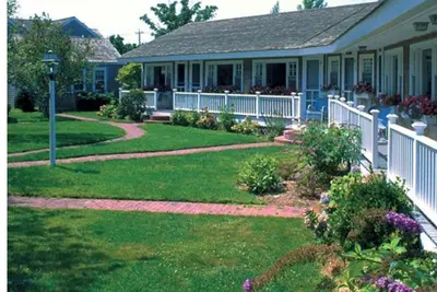 Image de Quaint cottage with fitness room in Nantucket