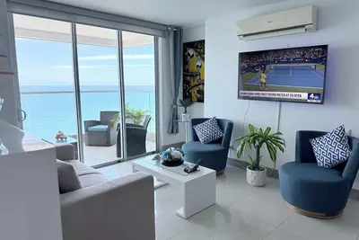 Image de For Your Eyes Only - Luxury at sea