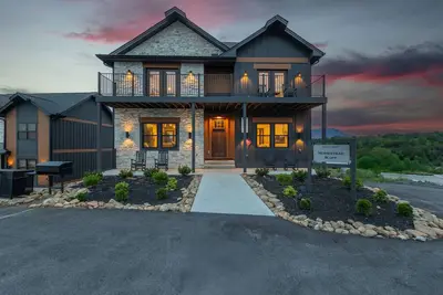 Image de Luxury Cabin Sleeps 24 – Indoor Pool · Hot Tub · Game Room · WaterPark