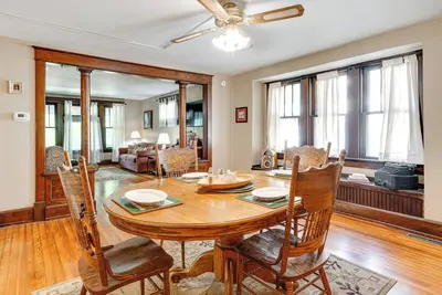 Image de 3 Mi to Dtwn Indy: 20th-Century Apt w/ Fenced Yard
