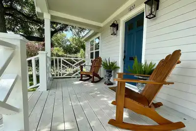 Image de Lovely cottage, downtown Bastrop Historic District