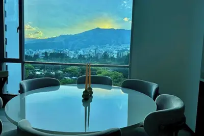 Image de Stunning La Carolina Park View Apartment Family Haven in Central Quito