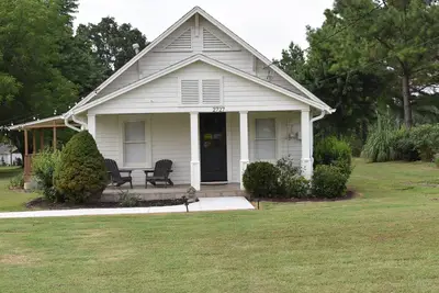 Image de La Ferme - french for country farmhouse 3br/1ba near the Amp in Rogers.