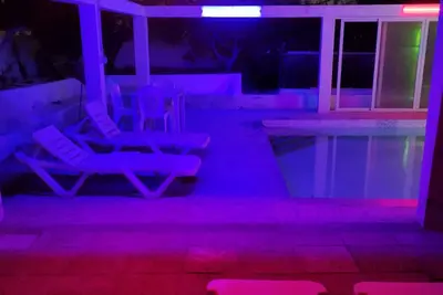 Image de Villa paisible avec piscine