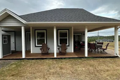 Image de Golf, Beach & Great Local Eats! This condo unit is minutes is away from it all.