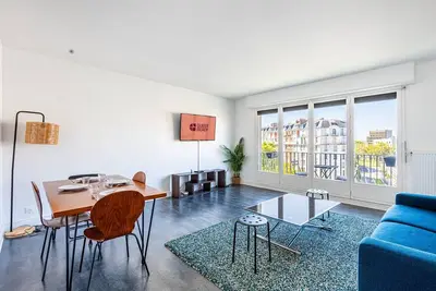 Image de GuestReady - Séjour paisible à Paris avec balcon