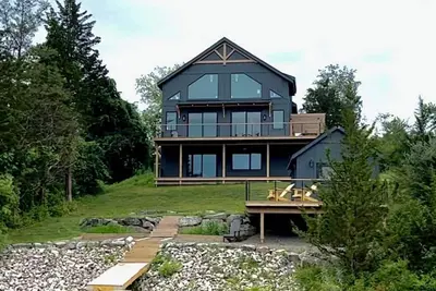 Image de Gray Owl Lodge: A Brand New Lakefront Retreat in the Catskills, 15mins to Hudson