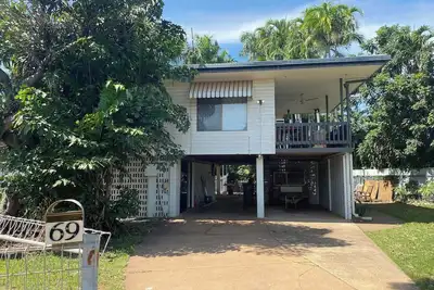 Image de Older typical darwin house 2 story - A/C and Fans to suit darwin climate - plenty or Ground level area to relax and give feelings of openness - Inground Spa to relax and entertain out back of pathed area