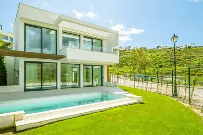 Image de Luxury 4 bedroom villa with private pool sleeps 8 on La Cala Golf Mijas