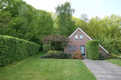 Image de Enjoy at the edge of the forest in this spacious bungalow. Because of the forest edge, you will experience a lot of privacy.