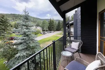 Image de New Listing! EagleVail Golf Course Escape | Top-Floor Views
