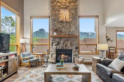 Image de End Unit at Cascade Village - Great Views/Ev Charger - 2 Miles to Purg