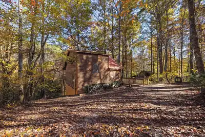 Image de Amy's Creek 2 - Dog Friendly Cabin with Creekside Views and Hot Tub
