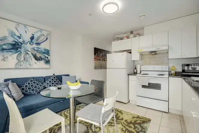 Image de Cozy Retreat with Backyard in Vancouver