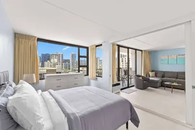 Image de Waikiki Banyan 1br – Newly Renovated + Parking