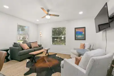 Image de New! SoHo Sanctuary - Gorgeous Apartment Steps to S Howard Ave with Fenced Yard