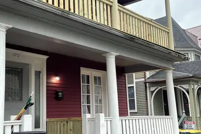 Image de 2br Apt near Downtown and in the Park Avenue area with W/D Parking and Porches