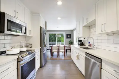New! Large Modern Seattle Home, Perfect for Groups