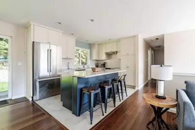 Image de Gorgeous Home in Silverdale, Perfect for Families!